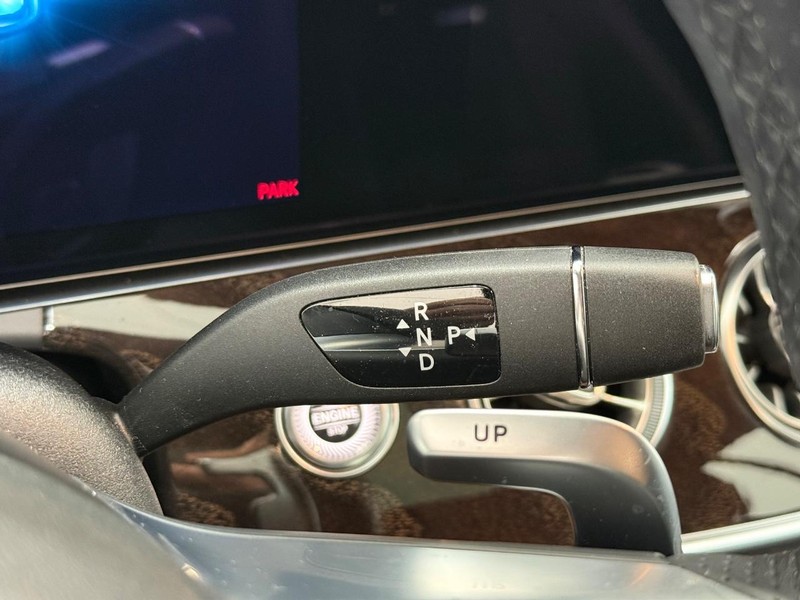 Mercedes-Benz E-Class Vehicle Image 18