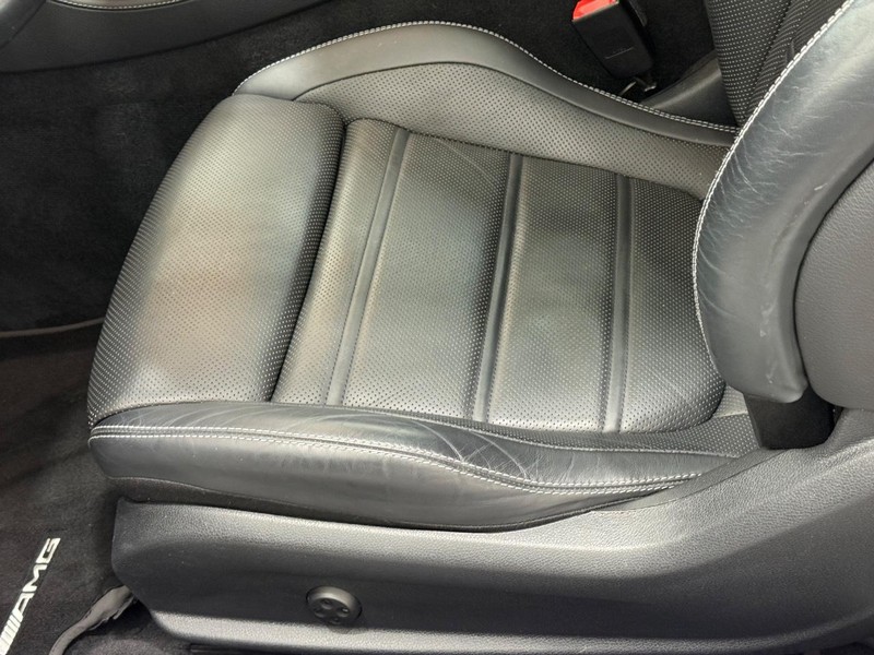 Mercedes-Benz E-Class Vehicle Image 21