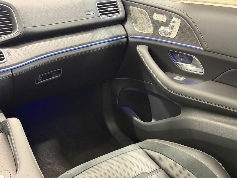 Mercedes-Benz GLE Vehicle Image 9