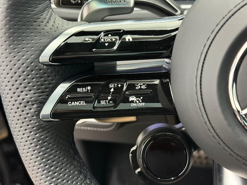 Mercedes-Benz GLE Vehicle Image 11