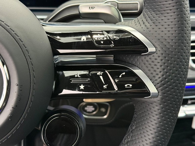 Mercedes-Benz GLE Vehicle Image 12