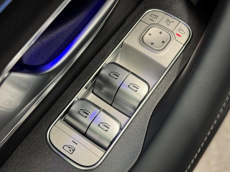 Mercedes-Benz GLE Vehicle Image 16