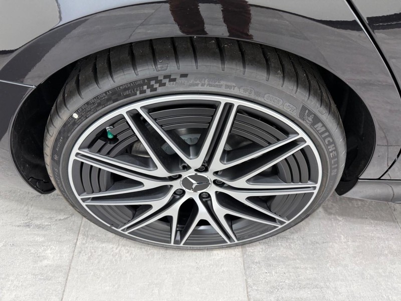 Mercedes-Benz C-Class Vehicle Image 3