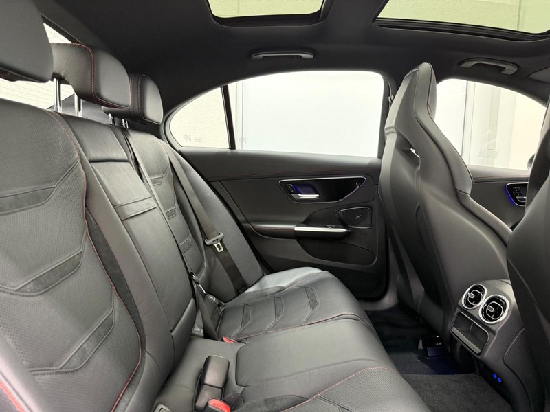 Mercedes-Benz C-Class Vehicle Image 5