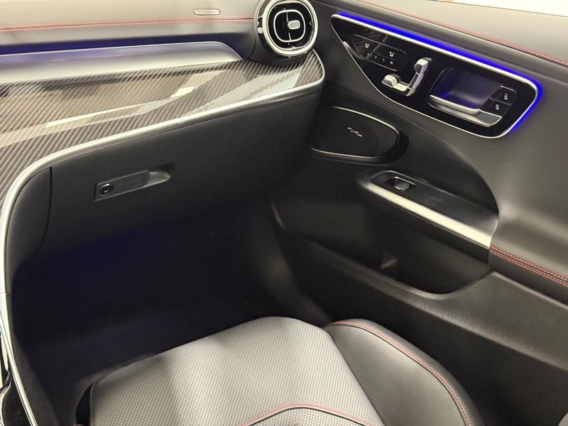 Mercedes-Benz C-Class Vehicle Image 9