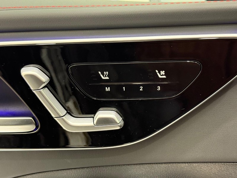 Mercedes-Benz C-Class Vehicle Image 10