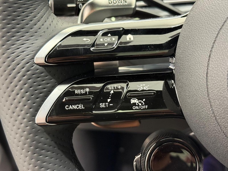 Mercedes-Benz C-Class Vehicle Image 11