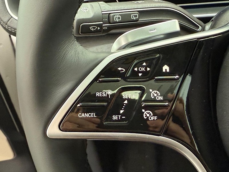 Mercedes-Benz GLE Vehicle Image 11