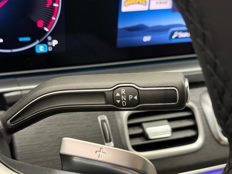 Mercedes-Benz GLE Vehicle Image 13