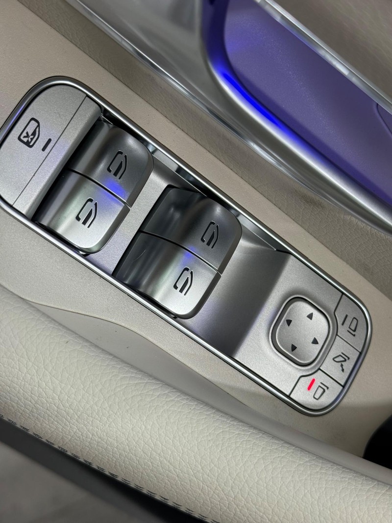 Mercedes-Benz GLE Vehicle Image 16