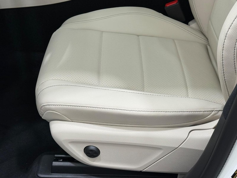 Mercedes-Benz GLE Vehicle Image 17