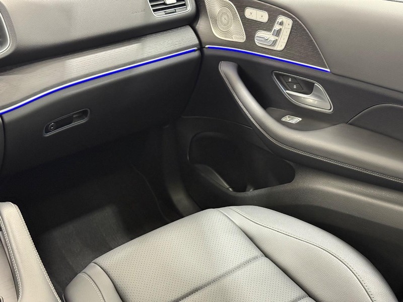 Mercedes-Benz GLE Vehicle Image 12