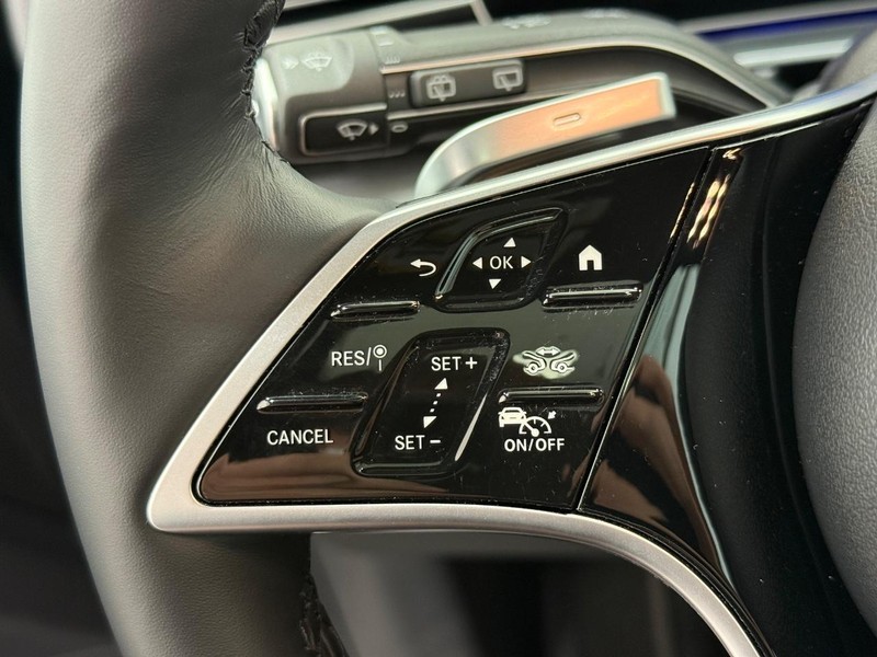 Mercedes-Benz GLE Vehicle Image 14