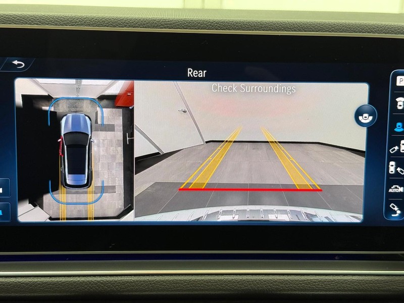 Mercedes-Benz GLE Vehicle Image 17