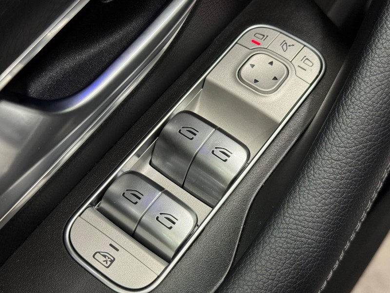 Mercedes-Benz GLE Vehicle Image 18