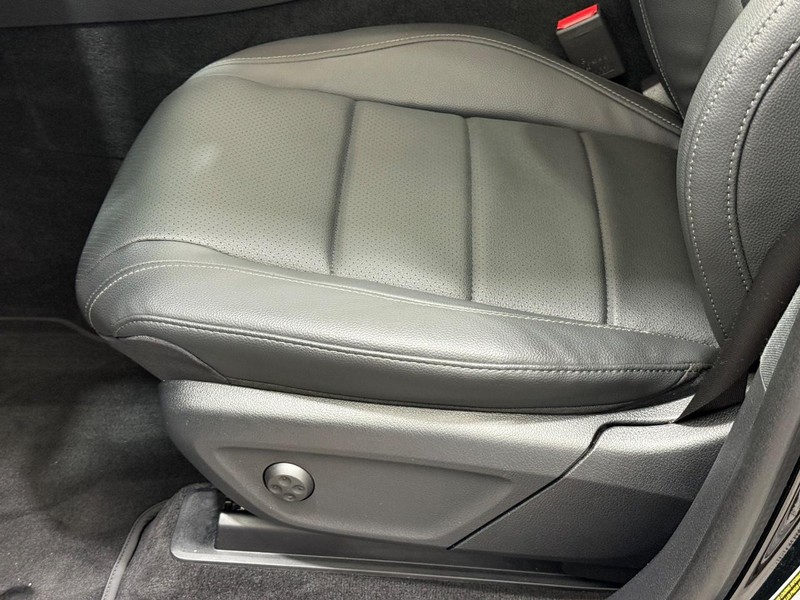 Mercedes-Benz GLE Vehicle Image 19