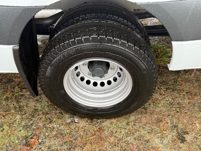 Mercedes-Benz Sprinter Cargo Van Vehicle Image 4