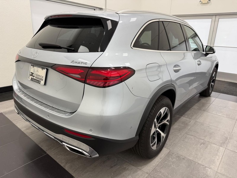 Mercedes-Benz GLC Vehicle Image 2