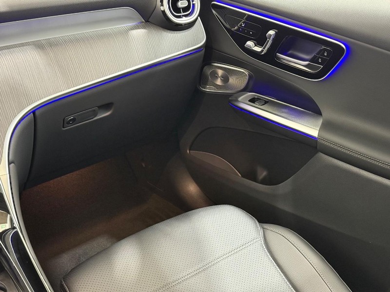 Mercedes-Benz GLC Vehicle Image 9