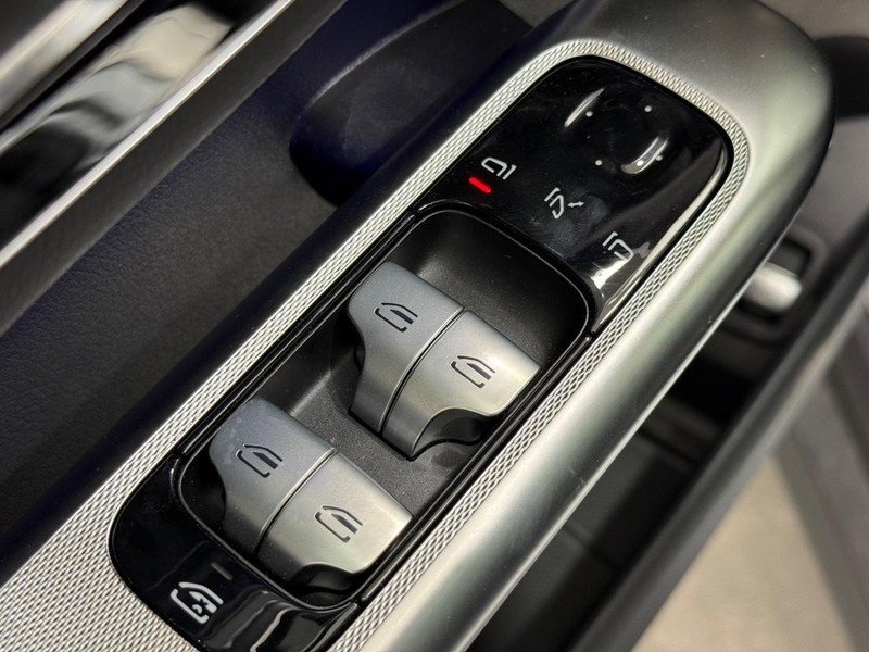 Mercedes-Benz GLC Vehicle Image 15