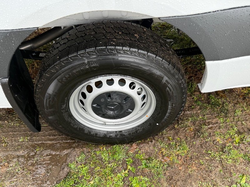 Mercedes-Benz Sprinter Van Vehicle Image 4
