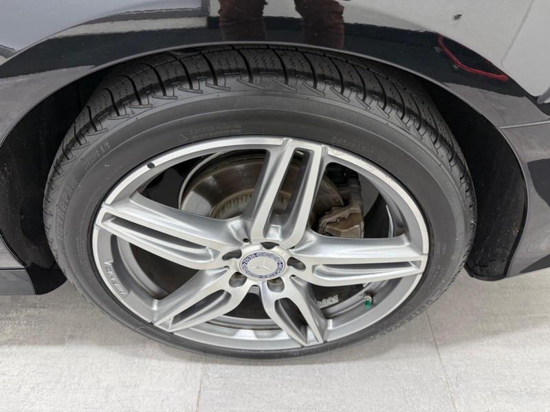 Mercedes-Benz E-Class Vehicle Image 5