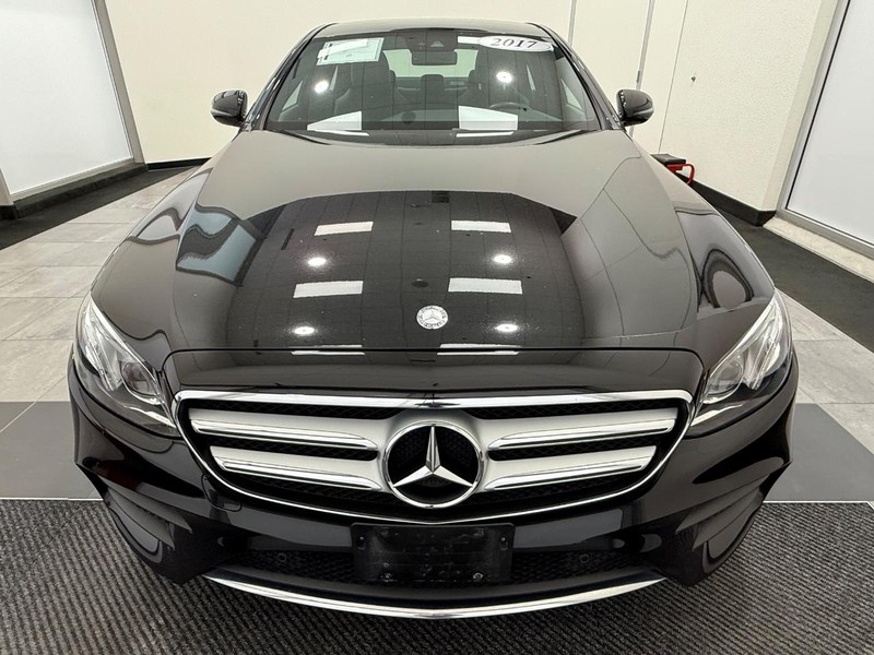 Mercedes-Benz E-Class Vehicle Image 7