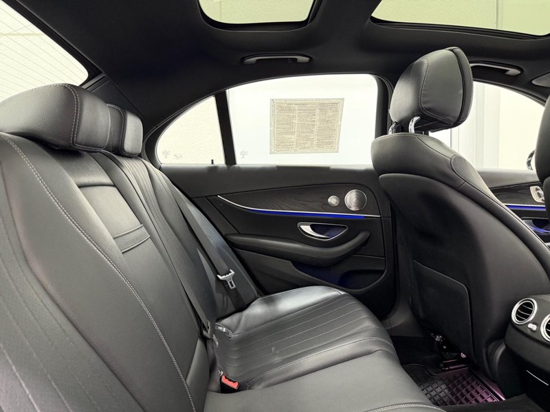 Mercedes-Benz E-Class Vehicle Image 8