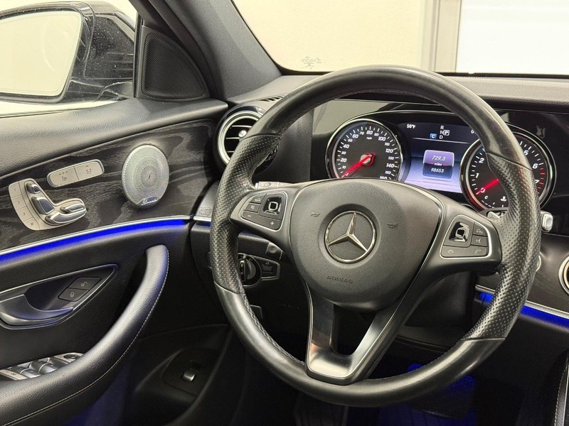 Mercedes-Benz E-Class Vehicle Image 11