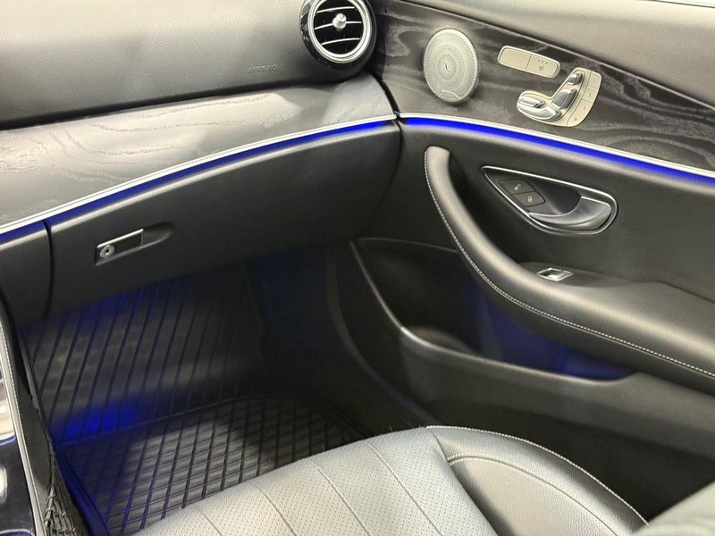 Mercedes-Benz E-Class Vehicle Image 12