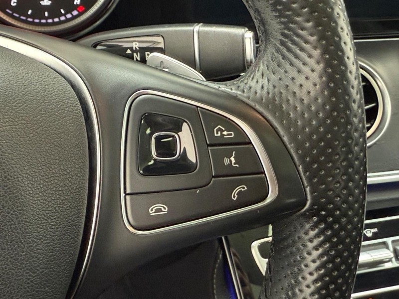 Mercedes-Benz E-Class Vehicle Image 15