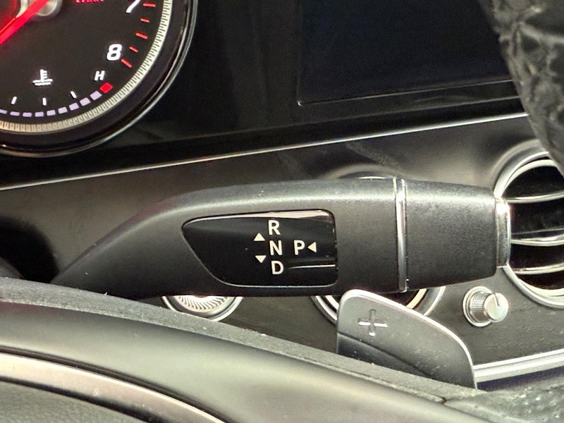 Mercedes-Benz E-Class Vehicle Image 16