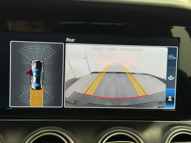 Mercedes-Benz E-Class Vehicle Image 17