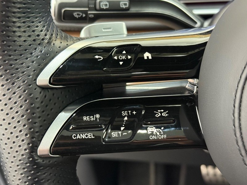 Mercedes-Benz GLS Vehicle Image 15