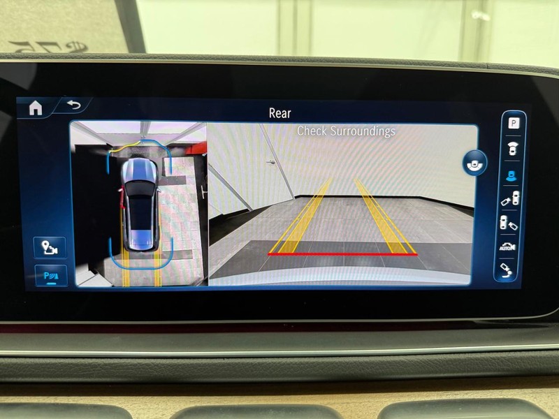 Mercedes-Benz GLS Vehicle Image 18