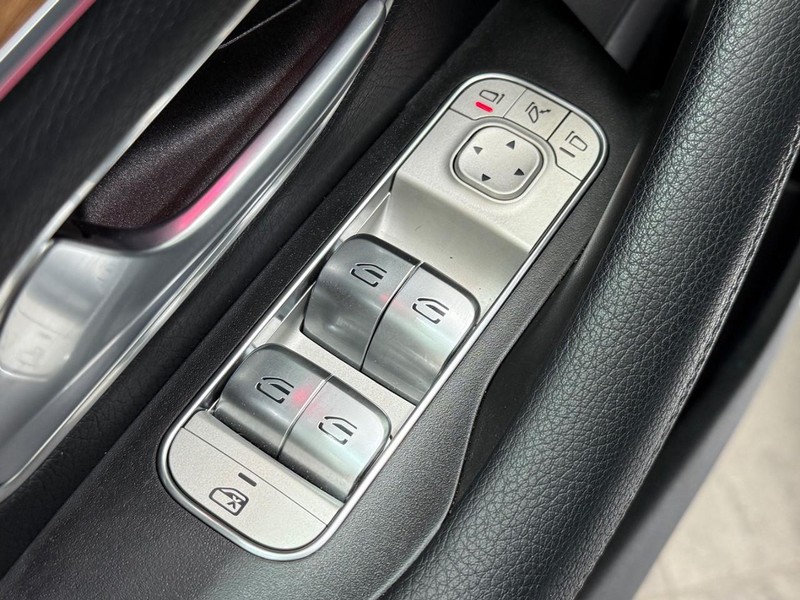 Mercedes-Benz GLS Vehicle Image 19