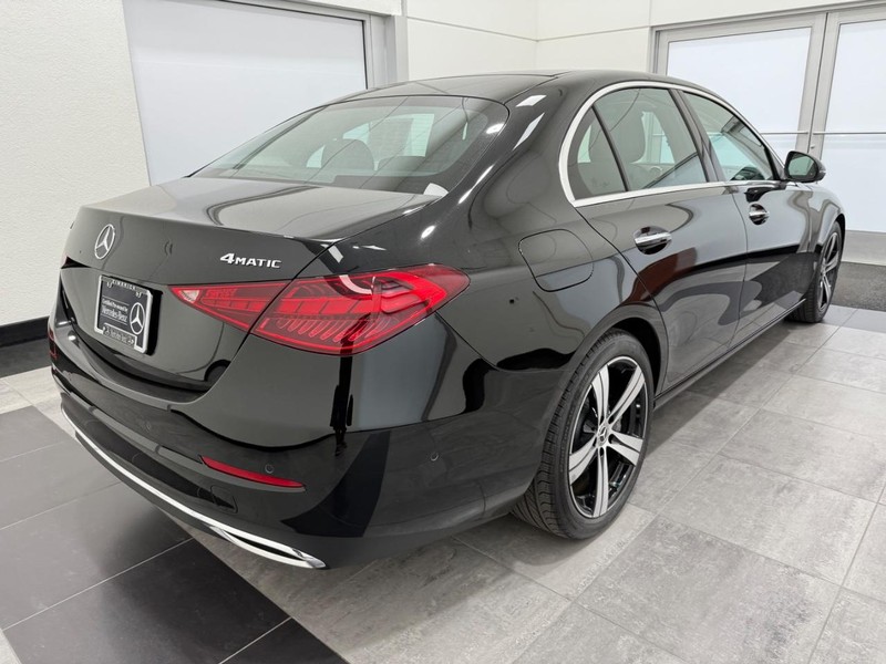 Mercedes-Benz C-Class Vehicle Image 2