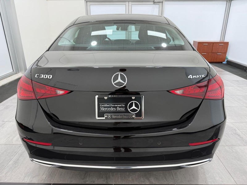 Mercedes-Benz C-Class Vehicle Image 3