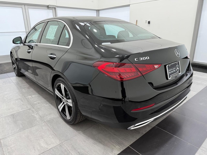 Mercedes-Benz C-Class Vehicle Image 4