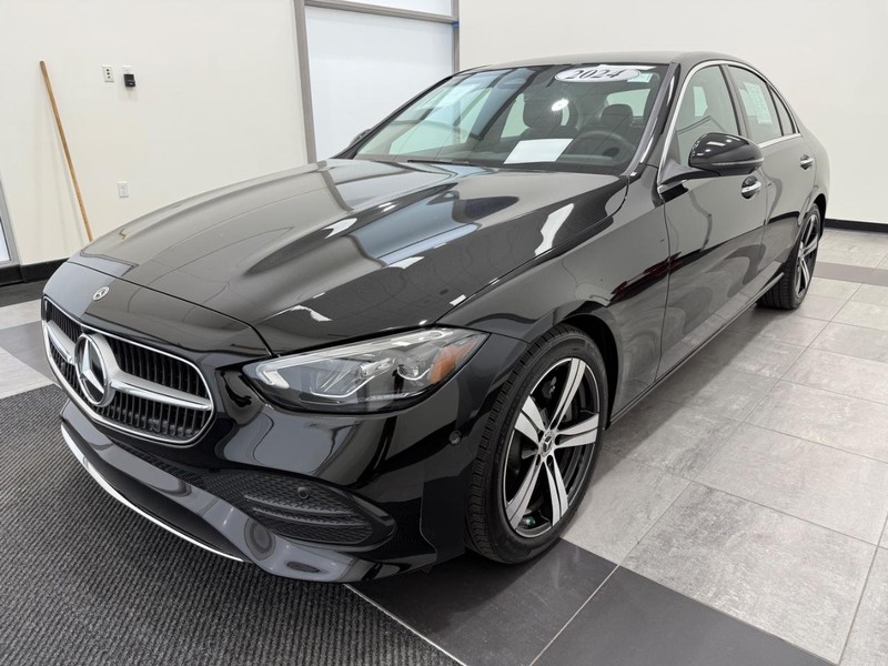 Mercedes-Benz C-Class Vehicle Image 6