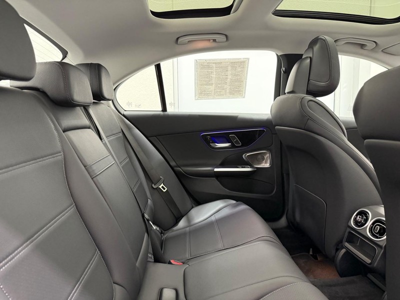 Mercedes-Benz C-Class Vehicle Image 8