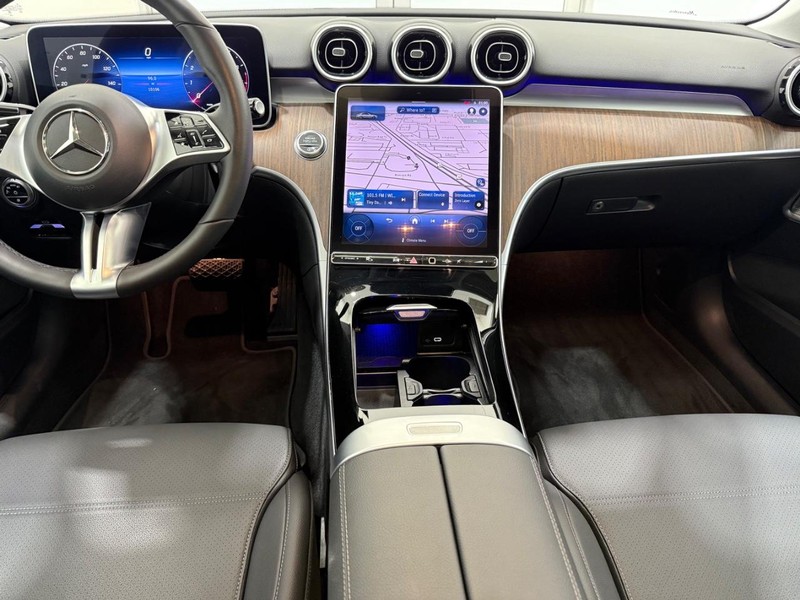 Mercedes-Benz C-Class Vehicle Image 9