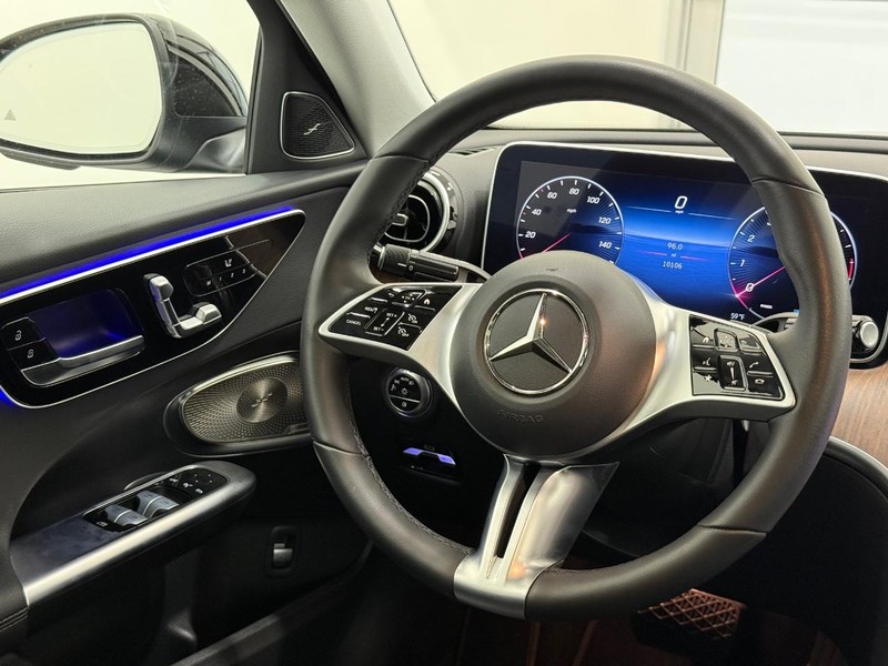 Mercedes-Benz C-Class Vehicle Image 11