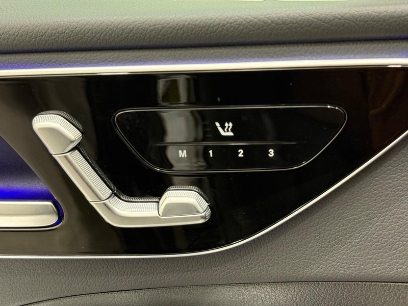 Mercedes-Benz C-Class Vehicle Image 13