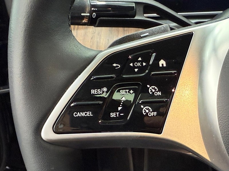 Mercedes-Benz C-Class Vehicle Image 14