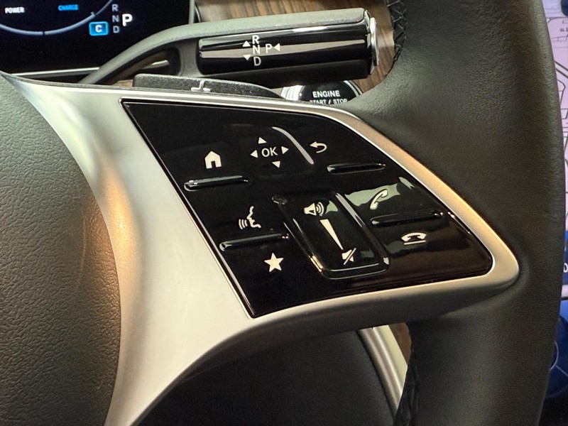 Mercedes-Benz C-Class Vehicle Image 15