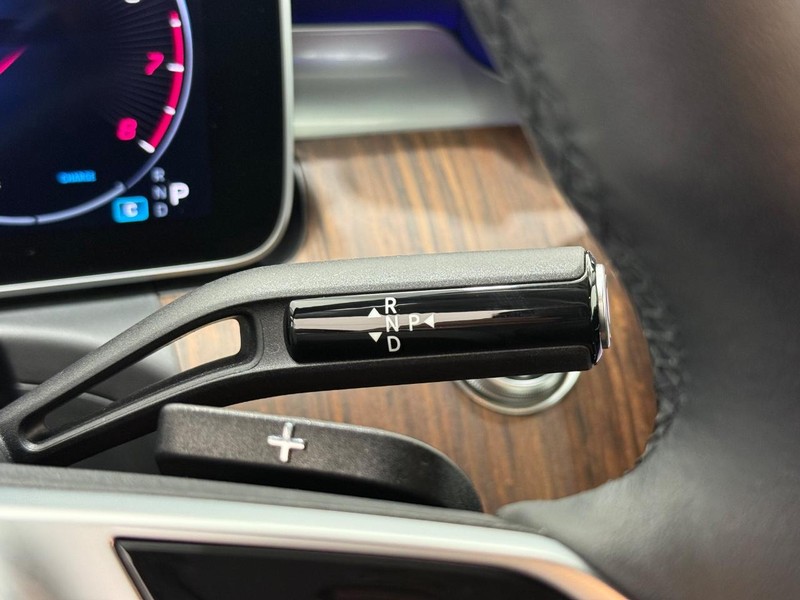 Mercedes-Benz C-Class Vehicle Image 16