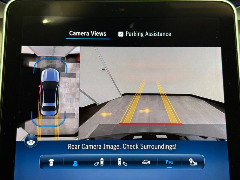 Mercedes-Benz C-Class Vehicle Image 18