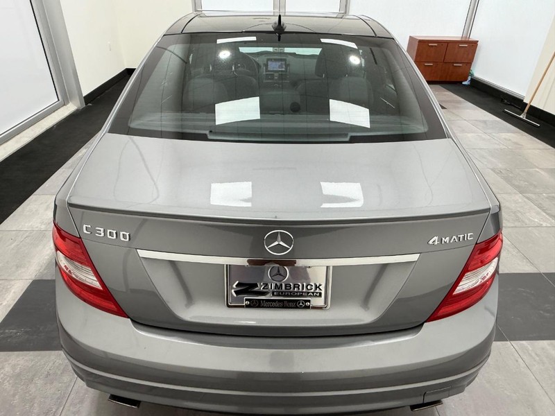 Mercedes-Benz C-Class Vehicle Image 3