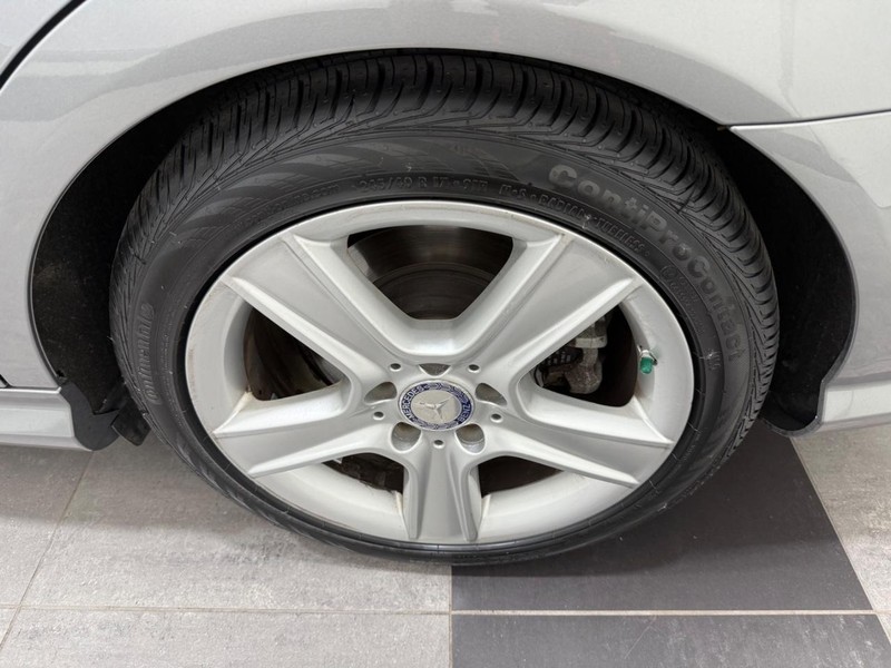 Mercedes-Benz C-Class Vehicle Image 5